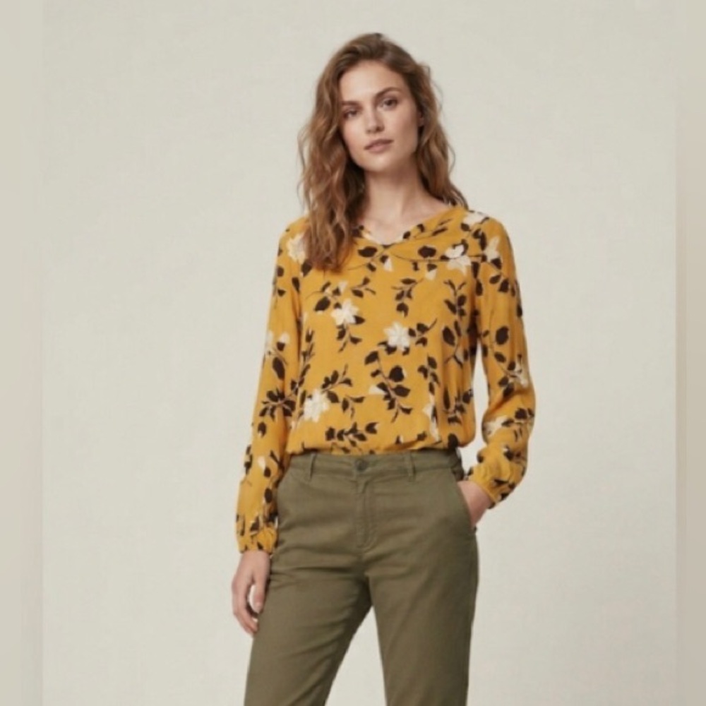 Mustard Yellow long sleeve blouse with flower pattern | size M
